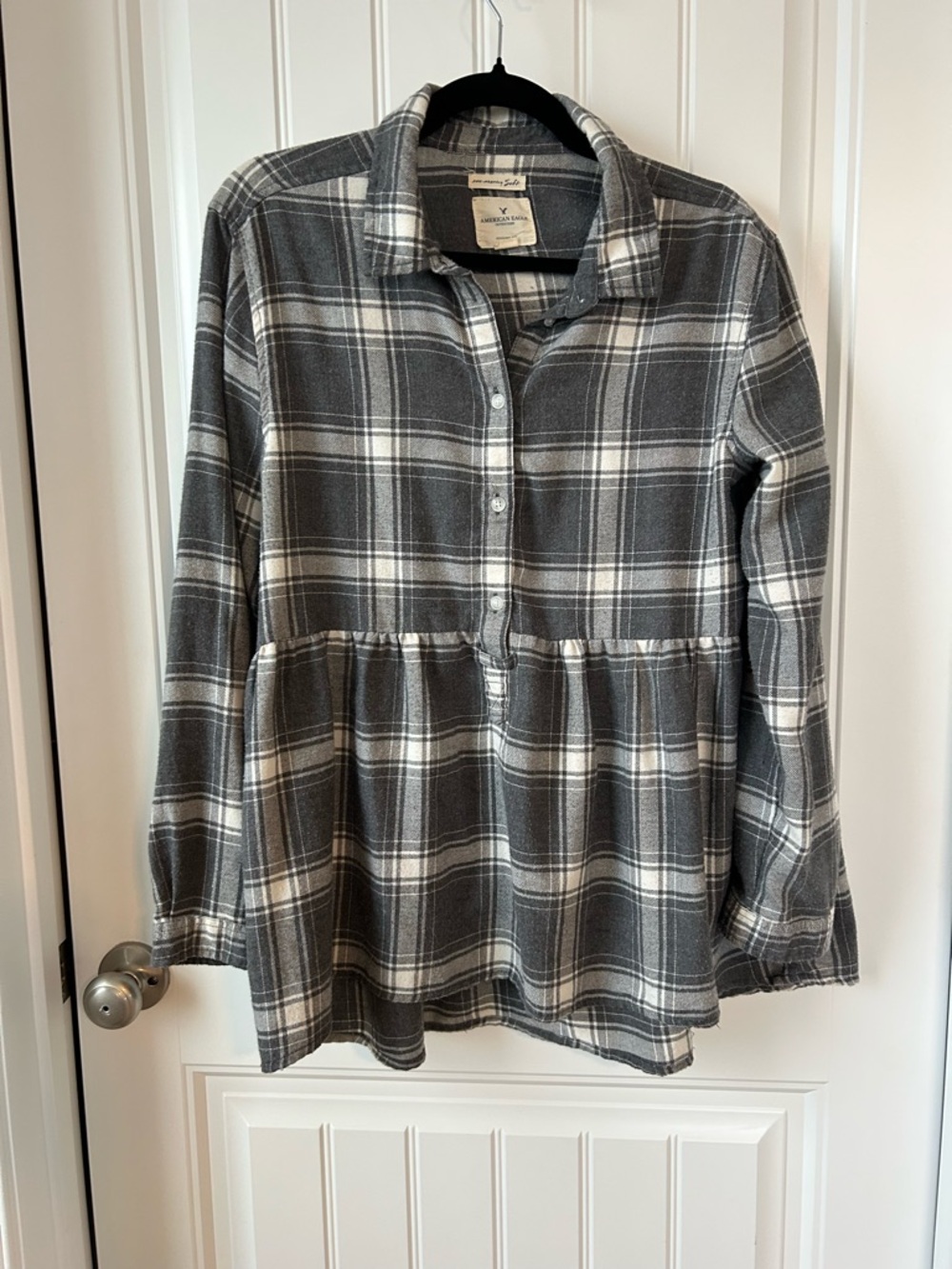 American Eagle Outfitters Gray and White Plaid Button-Up Top